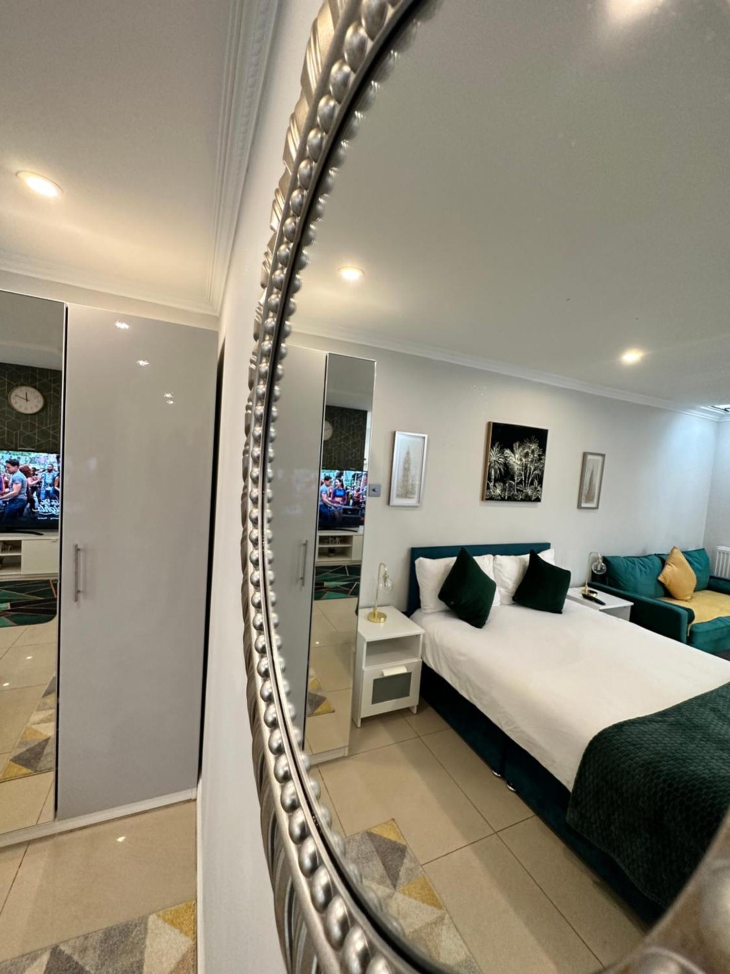 Luxury Studio Apartment Harrow on the Hill Экстерьер фото