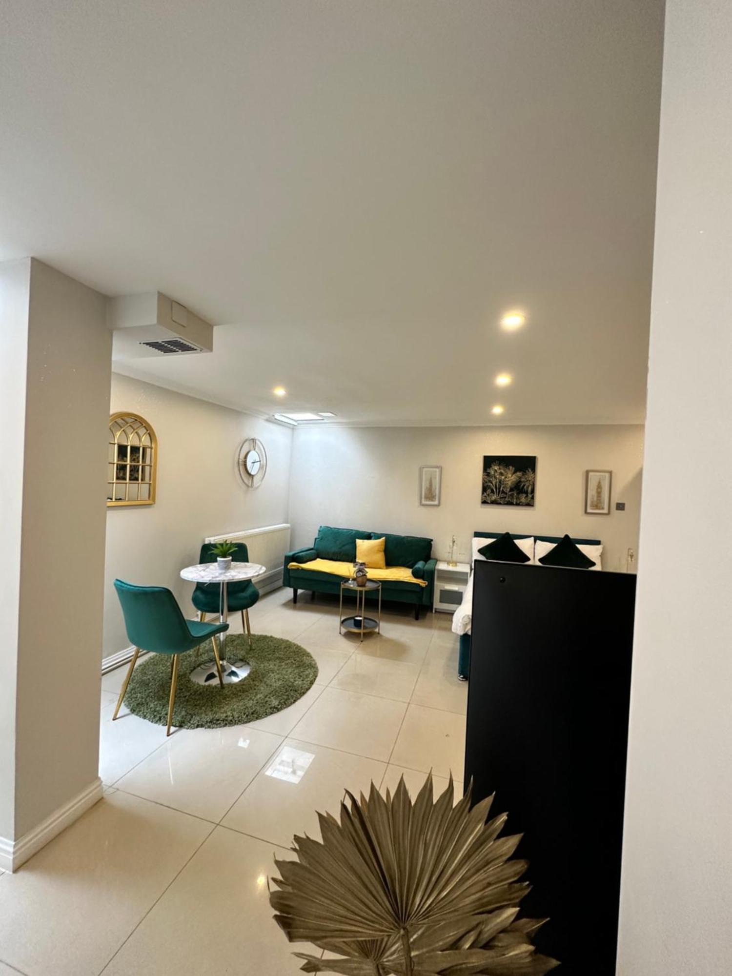 Luxury Studio Apartment Harrow on the Hill Экстерьер фото